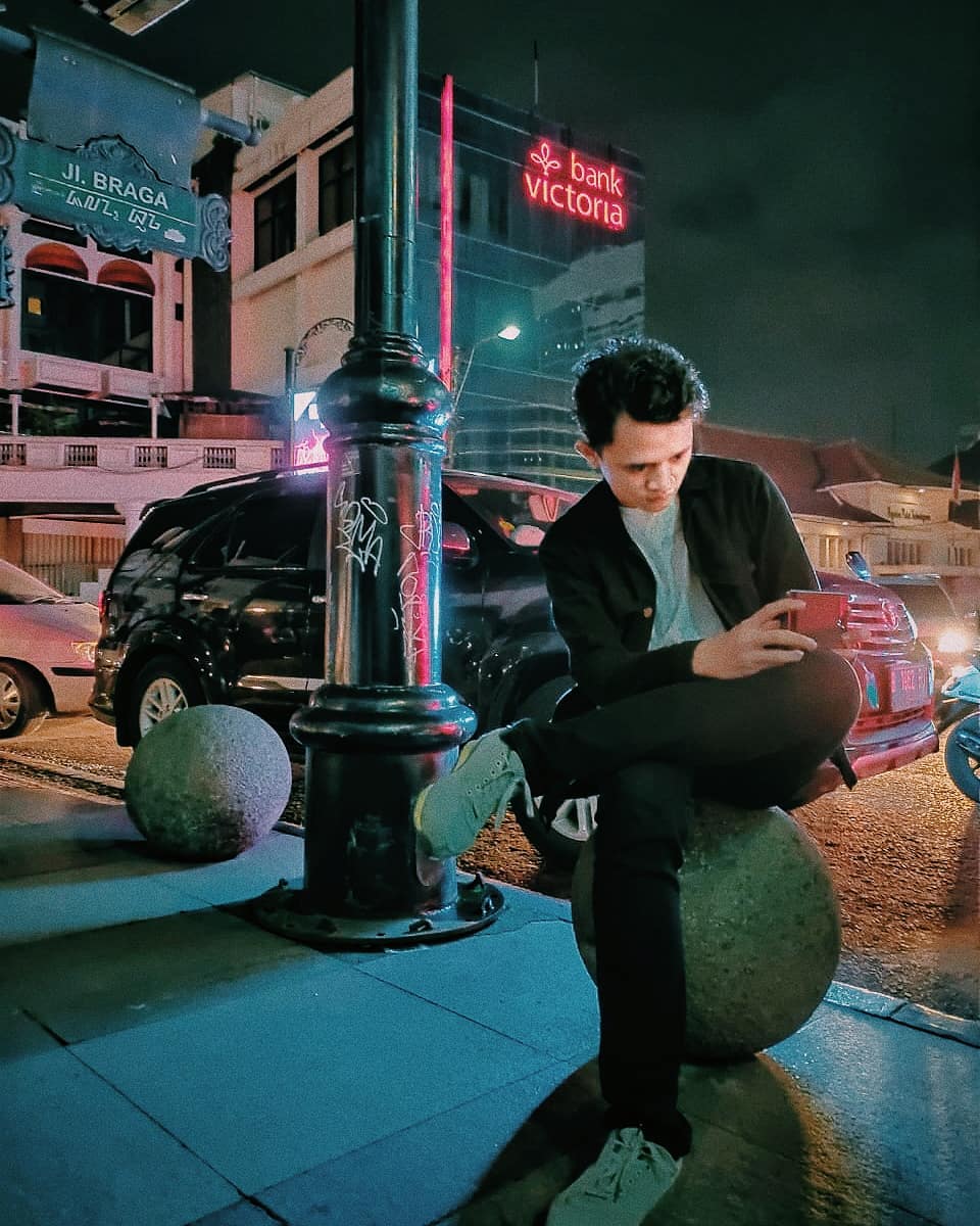 Bersantai di Sepanjang Jalan Braga