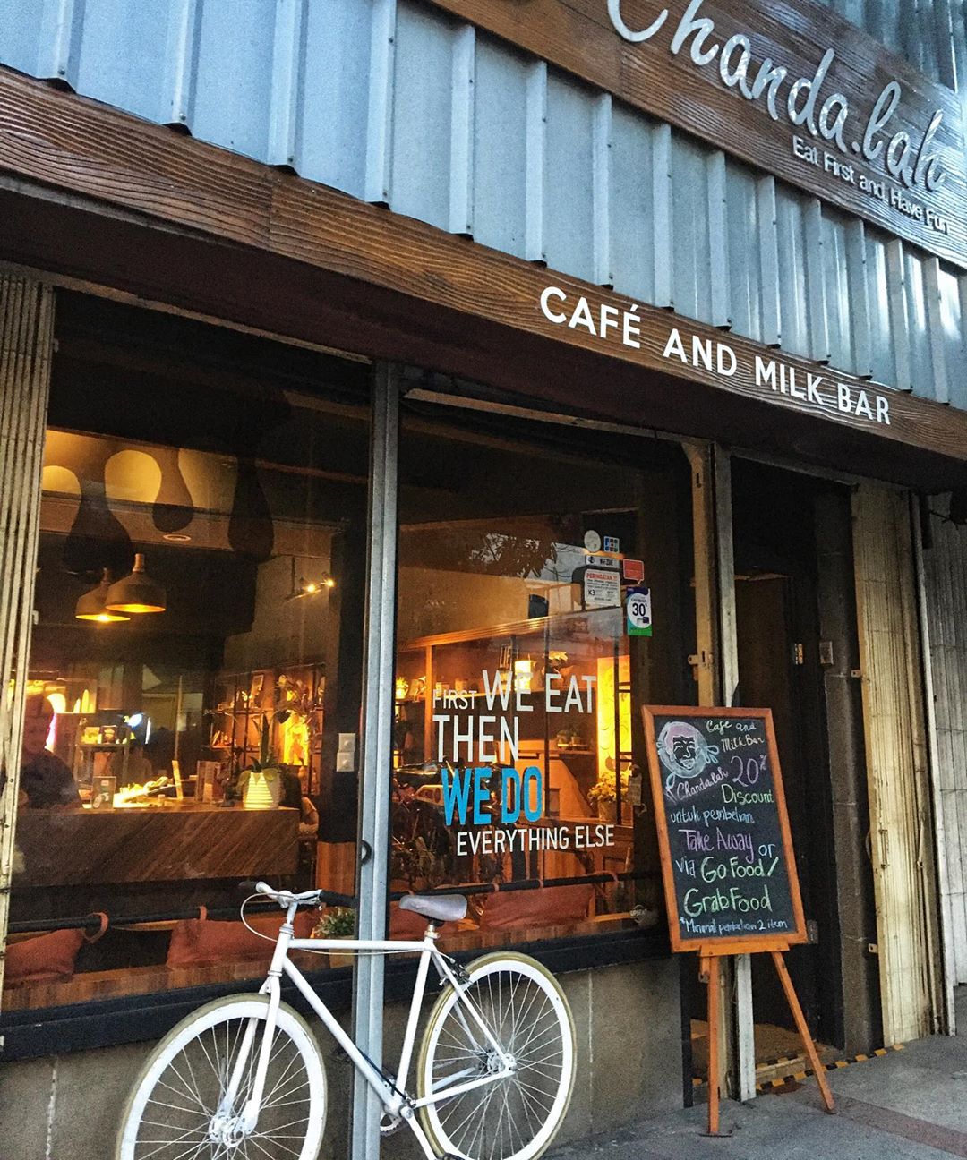Cafe Hopping Jalan Braga Bandung