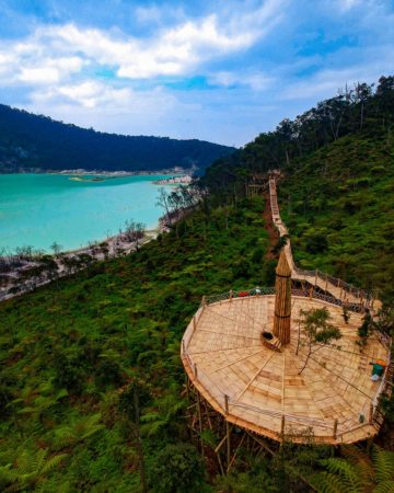 Jembatan Skywalk Cantigi Kawah Putih