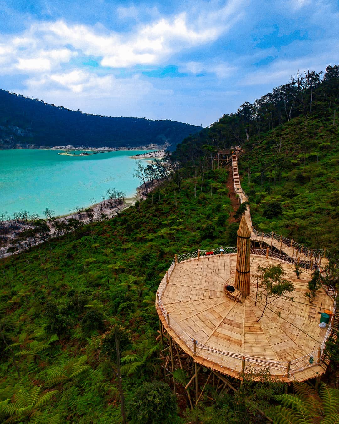 Jembatan Skywalk Cantigi Kawah Putih