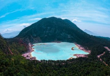 Kawah Putih Ciwidey, Danau Vulkanik Nan Romantis