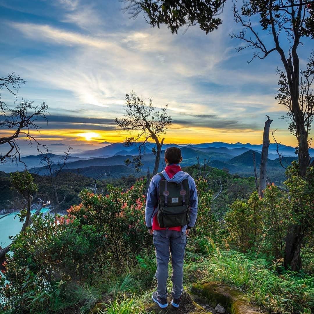 Menikmati Sunrise Kawah Putih