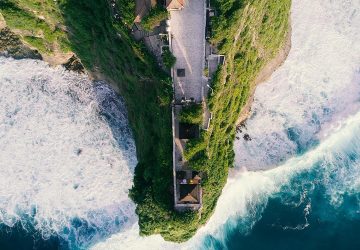 Pura Luhur Uluwatu, Pura Cantik dengan Pemandangan Laut Nan Eksotis