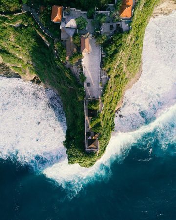 Pura Luhur Uluwatu, Pura Cantik dengan Pemandangan Laut Nan Eksotis
